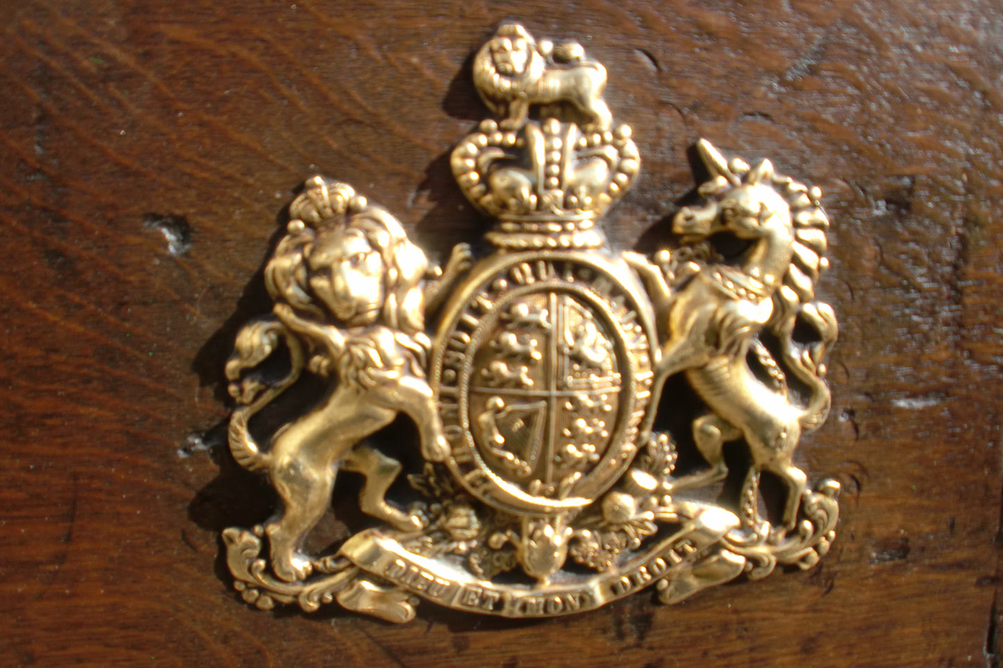 【T114】ロイヤル紋章付き木箱